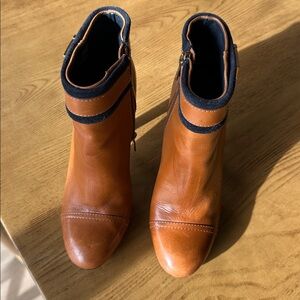 Tory Burch Belinda Tan Leather Ankle Booties Size 9